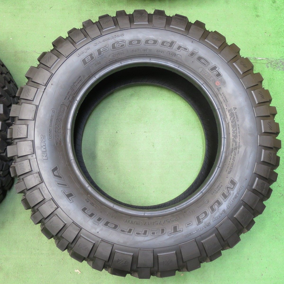 新車外し！23年☆255/75R17 111/108Q BFグッドリッチ Mud-Terrain T/A