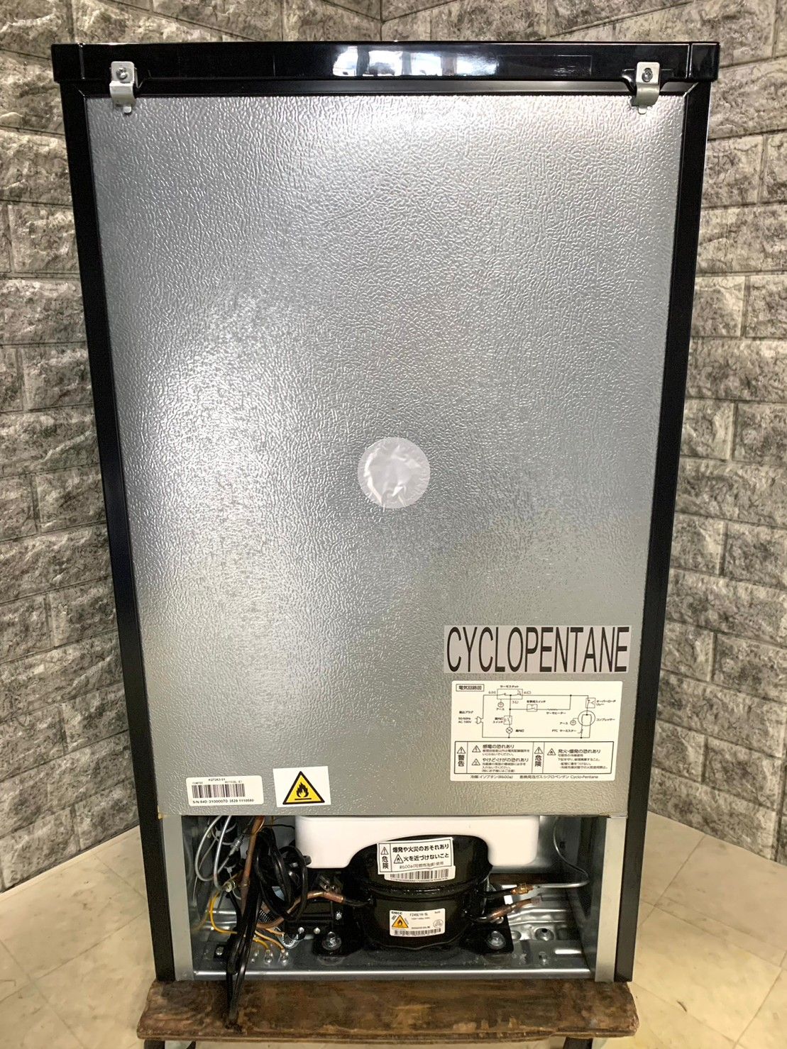 ♦comfee ノンフロン冷凍冷蔵庫【2023年製】RCT90BL 全国送料無料☆3か月保証付き☆冷凍冷蔵庫☆comfee☆2023年☆RCT90BL☆R-18