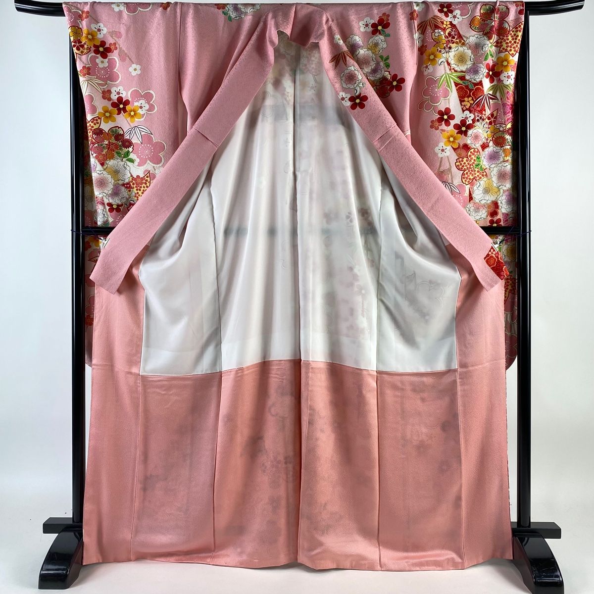 専用美品 振袖 身丈169.5cm 裄68.5cmトールサイズ 黒 梅 吉祥花 専用美品 振袖 身丈169.5cm 裄68.5cmトールサイズ 黒 梅 吉祥花