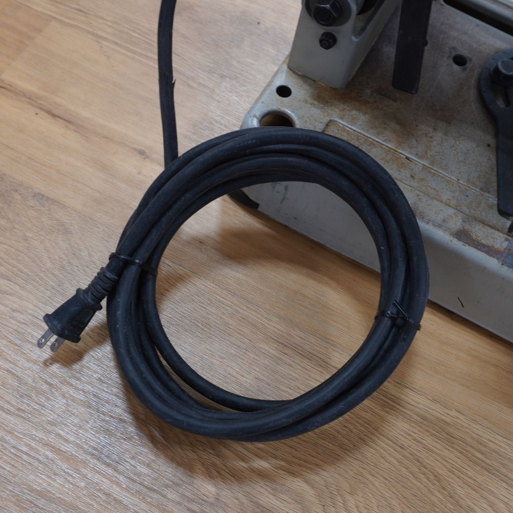 100V