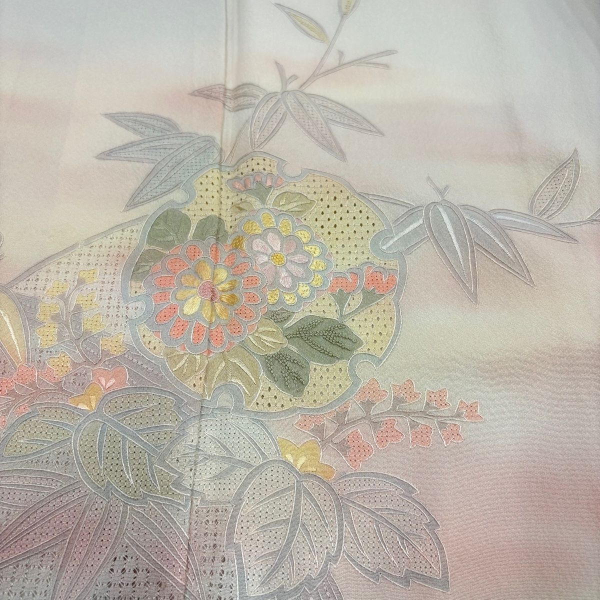☘️新品未使用*上質な長襦袢*雪輪花芝地紋*暈し染め*逸品*嬉しいロング丈♡ 訪問着 身丈161cm 裄丈63cm S 袷 翠山刺繍 雪輪 草花 刺繍