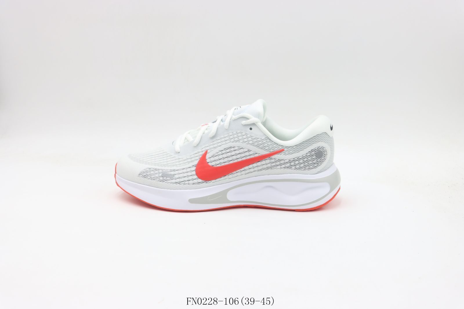 今日特価】Nike ナイキ ランニングシューズ ホワイトレッド