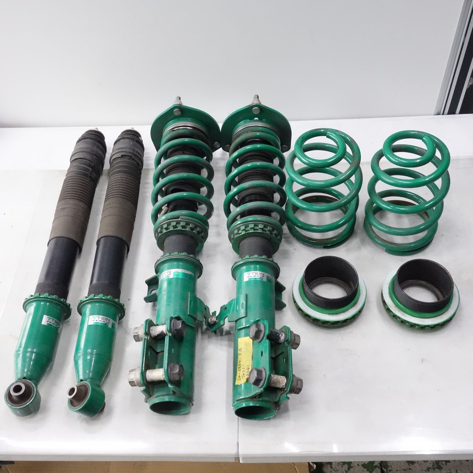 ZRR80系ノア　ヴォクシー　エスクワイア　TEIN 車高調 ZRR80系ノアヴォクシーエスクワイアTEIN 車高調