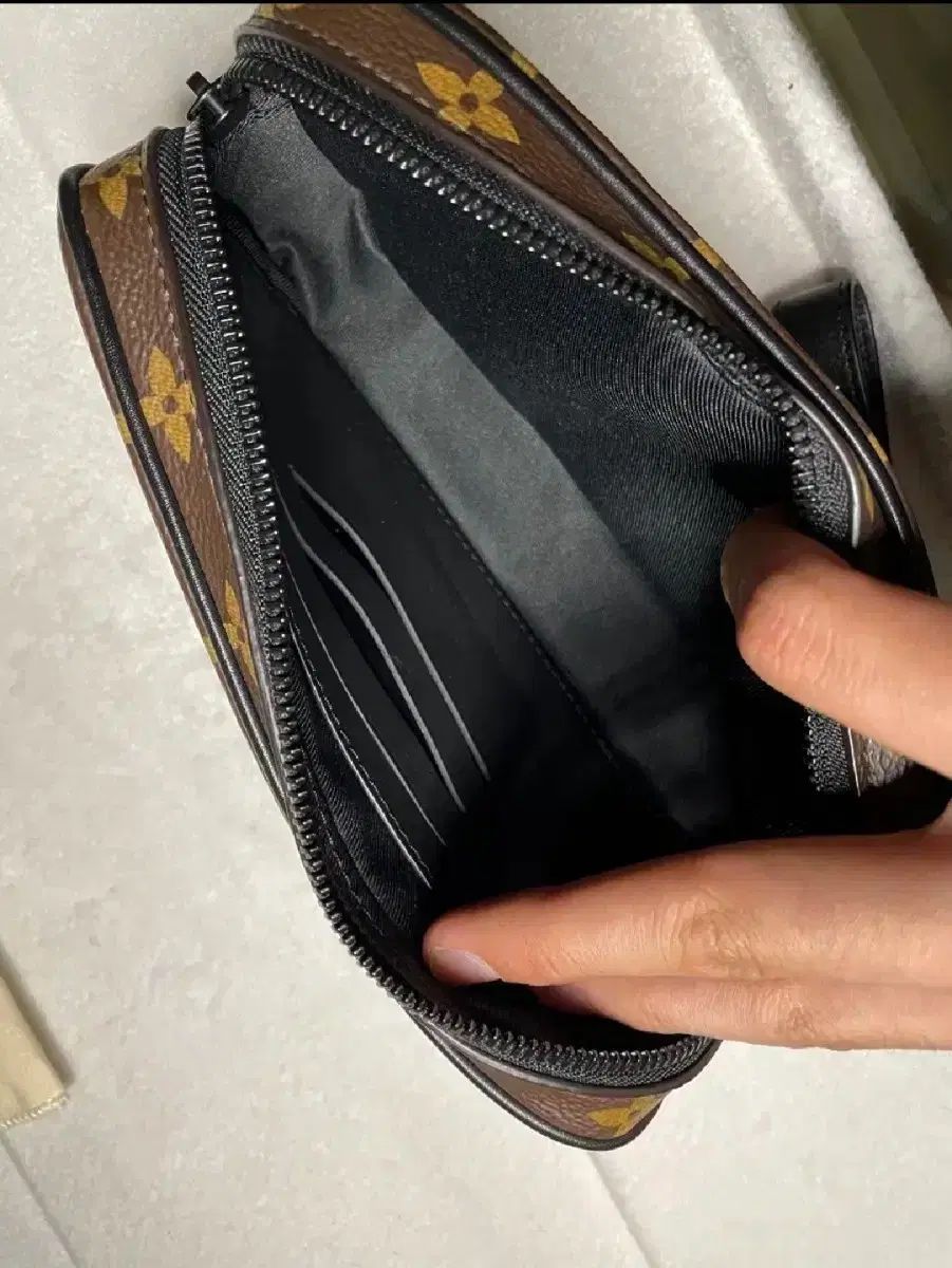 YSL✨Vステッチ クラッチバッグ ダークブラウン イブサンローラン YSL