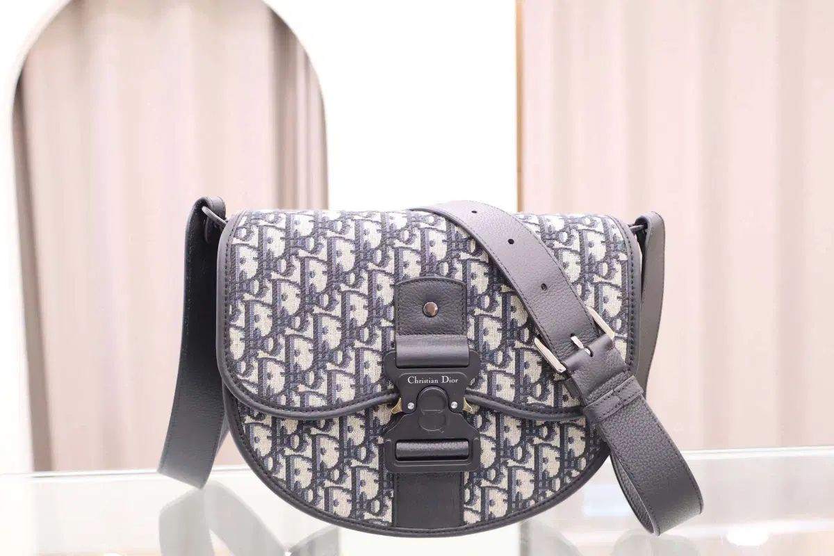 Dior オブリークジャカードストラップ付きジップポーチ ショルダー