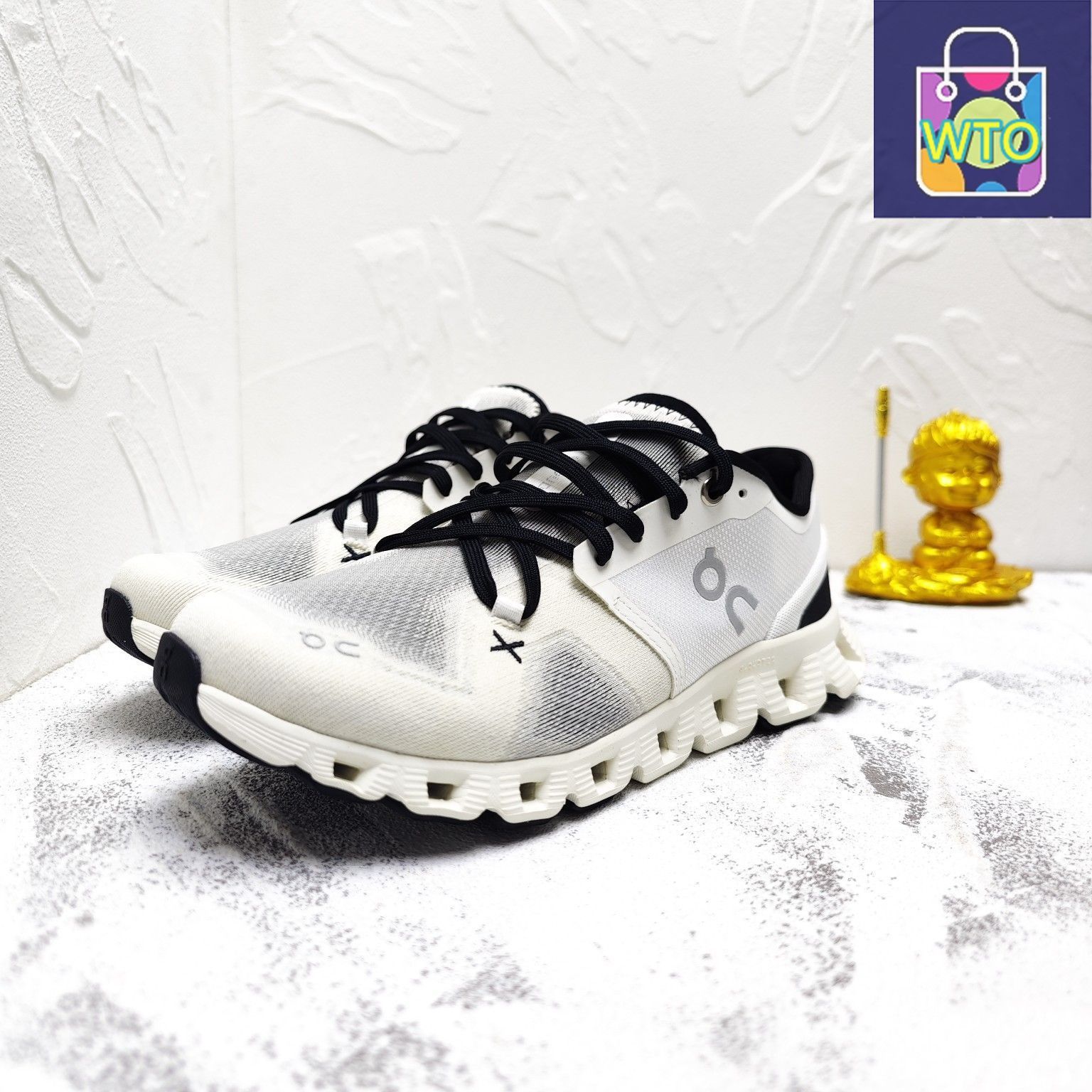 【レア】 ONEオンRUN ON CLOUDSトレーニングセットアップSサイズ On Cloud X3 Sneakers オン クラウドX3 ジョギング スポーツ