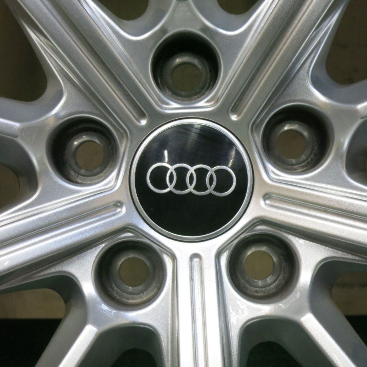 バリ溝！23年！キレイ！9分☆アウディ RS4 RS5 B9 8W 純正 235/40R19 