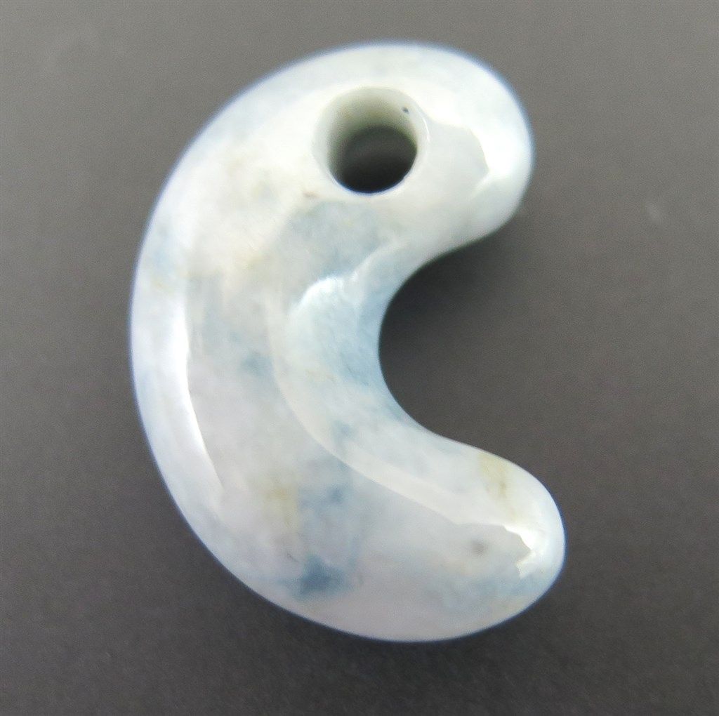 ❤小滝入りコン沢勾玉✨✨ 糸魚川翡翠 小滝入コン沢産 勾玉 ブルー 2.7g - メルカリ