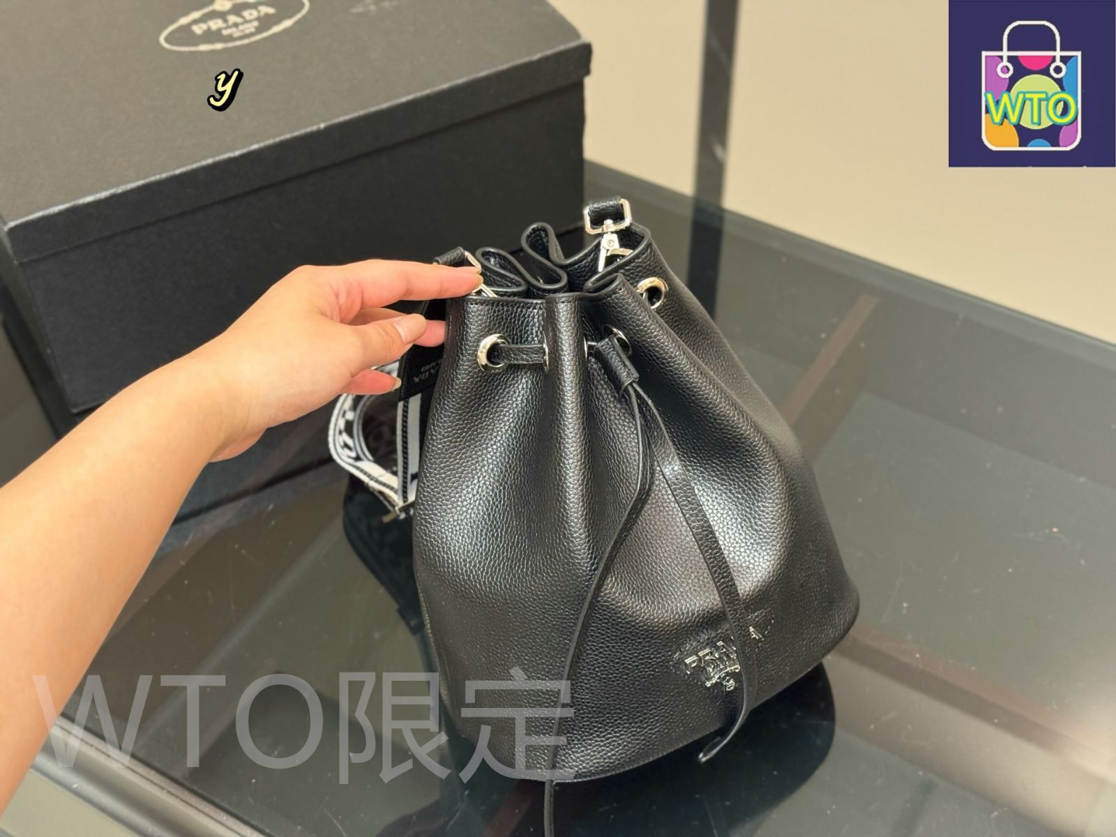 今日特価】Prada プラダ バケットバッグ 抽ひも式デザインで