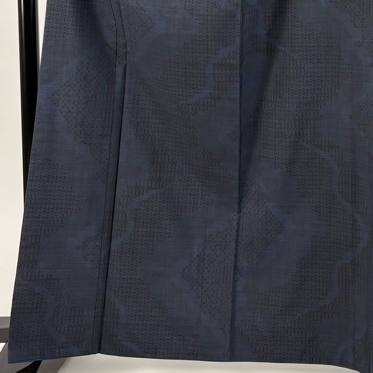 大島紬 身丈166cm 裄丈67cm M 袷 純泥染 証紙 幾何学模様 紺色 正絹 秀品