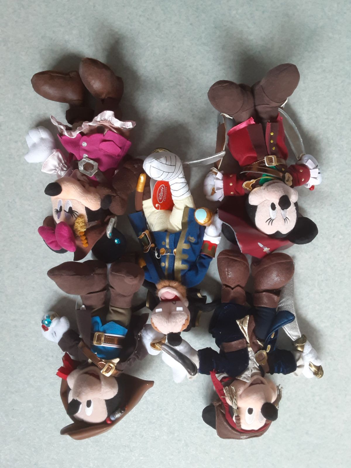 ミッキー2体、ミニー2体、グーフィー1体の５体セット