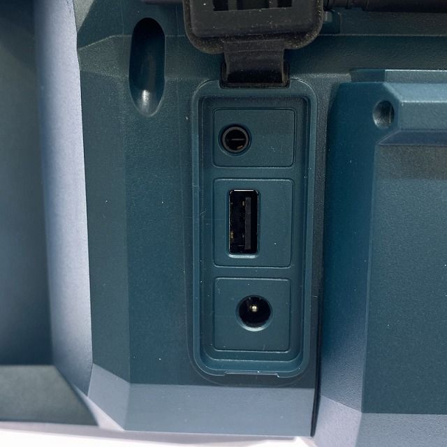 ☆比較的綺麗☆BOSCH ボッシュ 18V 現場ラジオ ACアダプタ AUXケーブル