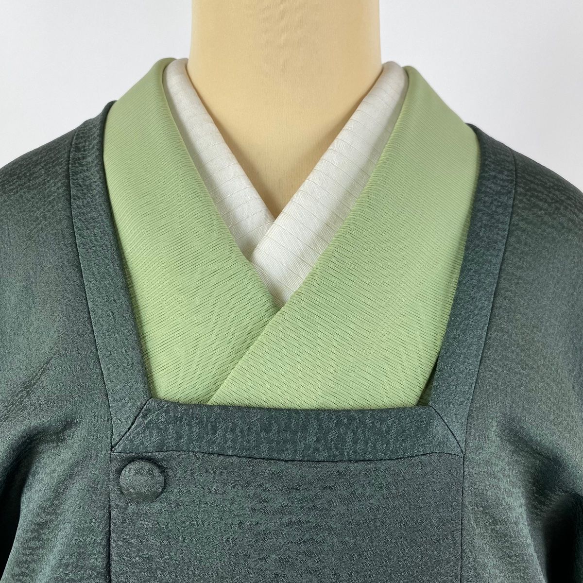 極美品】道行コート 正絹 身丈90 裄66 緑 モスグリーン 極美品】道行コート 正絹 身丈90 裄66 緑 モスグリーン
