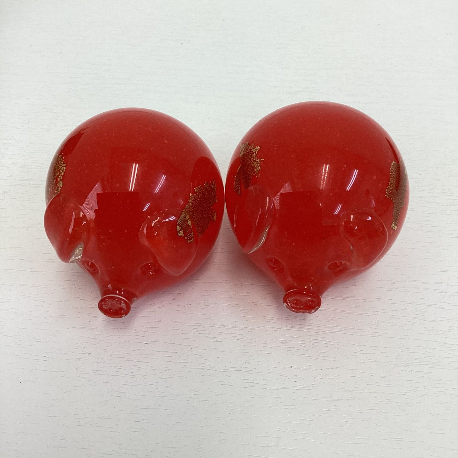 ガラス工芸品赤い豚の置物台湾 - メルカリ