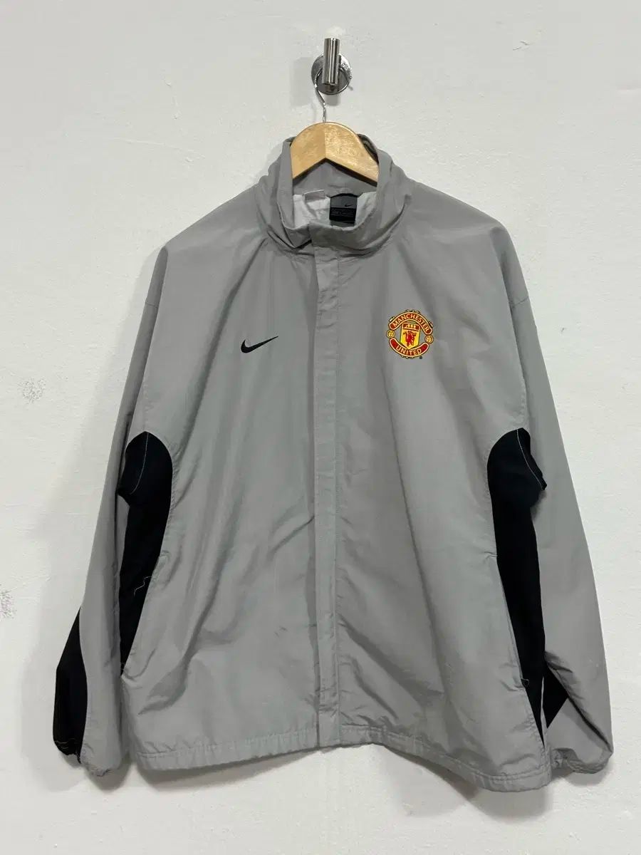 NIKE ナイキ マンＵ 必須アイテム ウィンドブレーカー グレー L