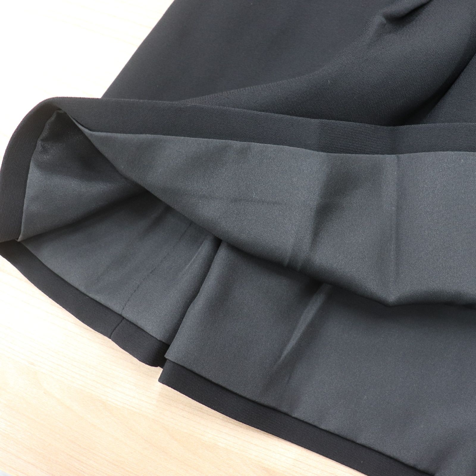 ITYX1DAZTI9W 美品 miumiu ミュウミュウ スカート ブラック 無地