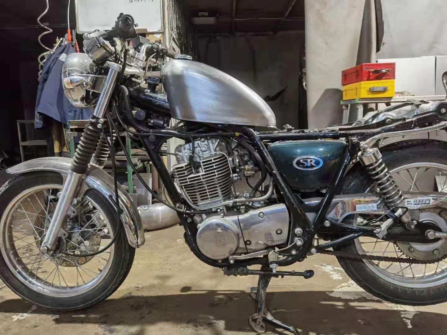 T-31 （2番形状) 　ヤマハ 　YAMAHA SR400&SR500 ナロースポーツスタータンク　ボルトオン　タンク製作工房