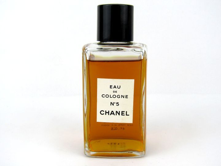 【残量９割】CHANEL N°5 Eau de Parfum　香水 Amazon | CHANEL 香水 No.5 オードパルファム EDP 1.5ml 【国内