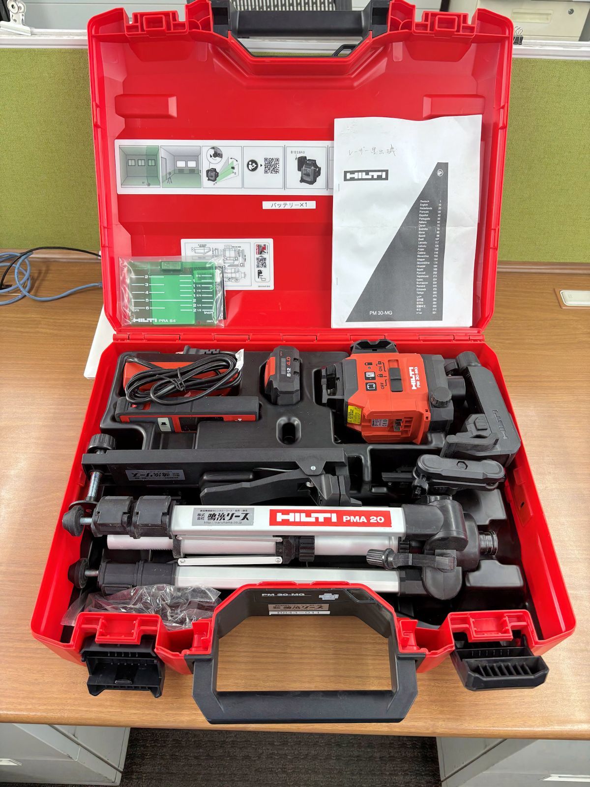 超 使用回数少ない HILTI ヒルティ レーザー墨出器 PM30-MG 三脚付きフルセット 鳴浜リース