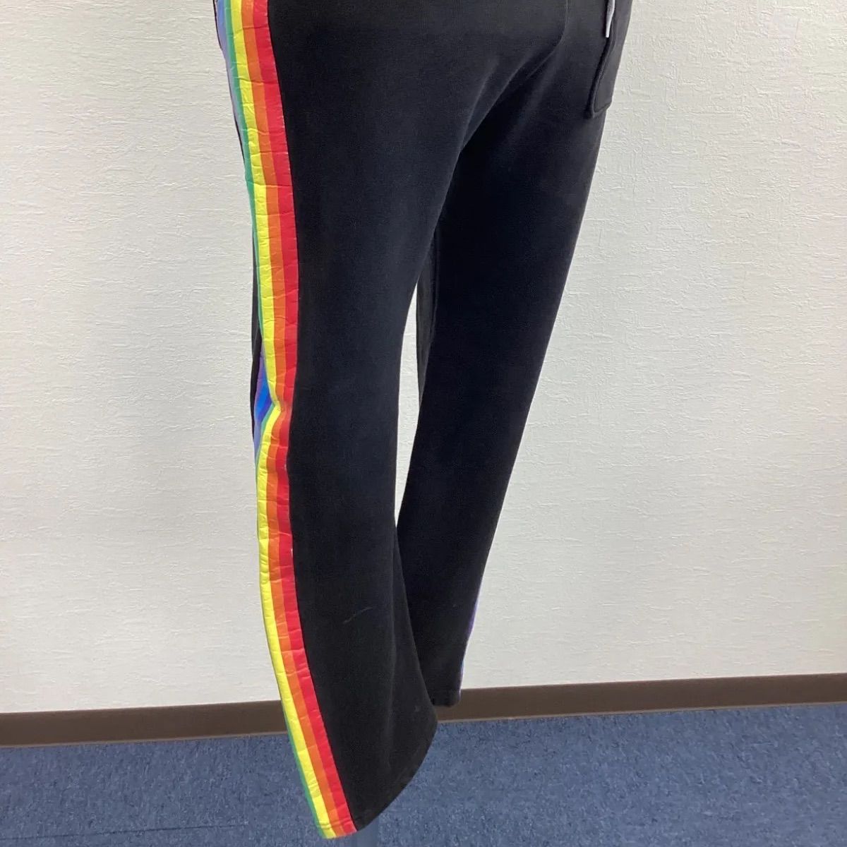 トラックパンツ