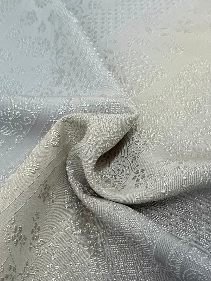 無地小紋 唐織 名物裂 紋意匠 縦ぼかし 八掛付き 正絹 反物 無地小紋 唐織 名物裂 紋意匠 縦ぼかし 八掛付き 正絹 反物 - メルカリ