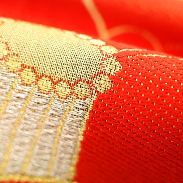 中古】すごい値！袋帯 振袖用 京都 西陣 正絹 金糸 黒地 赤 白 緑 椿  