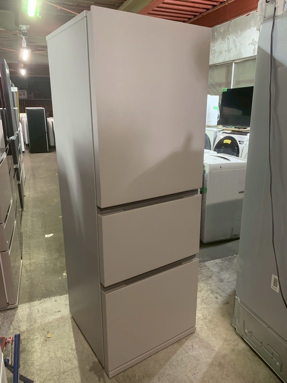 大阪送料無料★3か月保障付き★冷蔵庫★パナソニック★3ドア★2024年★NR-C33ES1-C★R-739 大阪送料無料☆3か月保障付き☆冷蔵庫☆パナソニック☆3ドア☆2024年