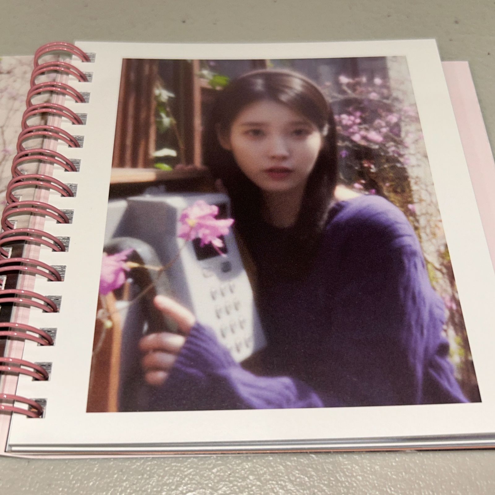IU(アイユ)直筆サイン「花のしおり3」 - メルカリ