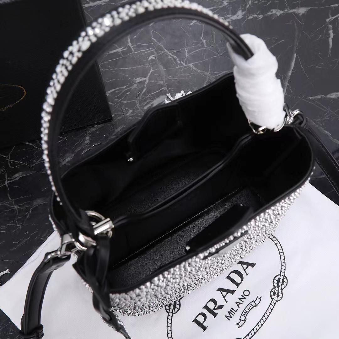 PRADA 　プラダ　ブラックバッグ 中古・古着通販】PRADA (プラダ) ショルダーバッグ ブラック