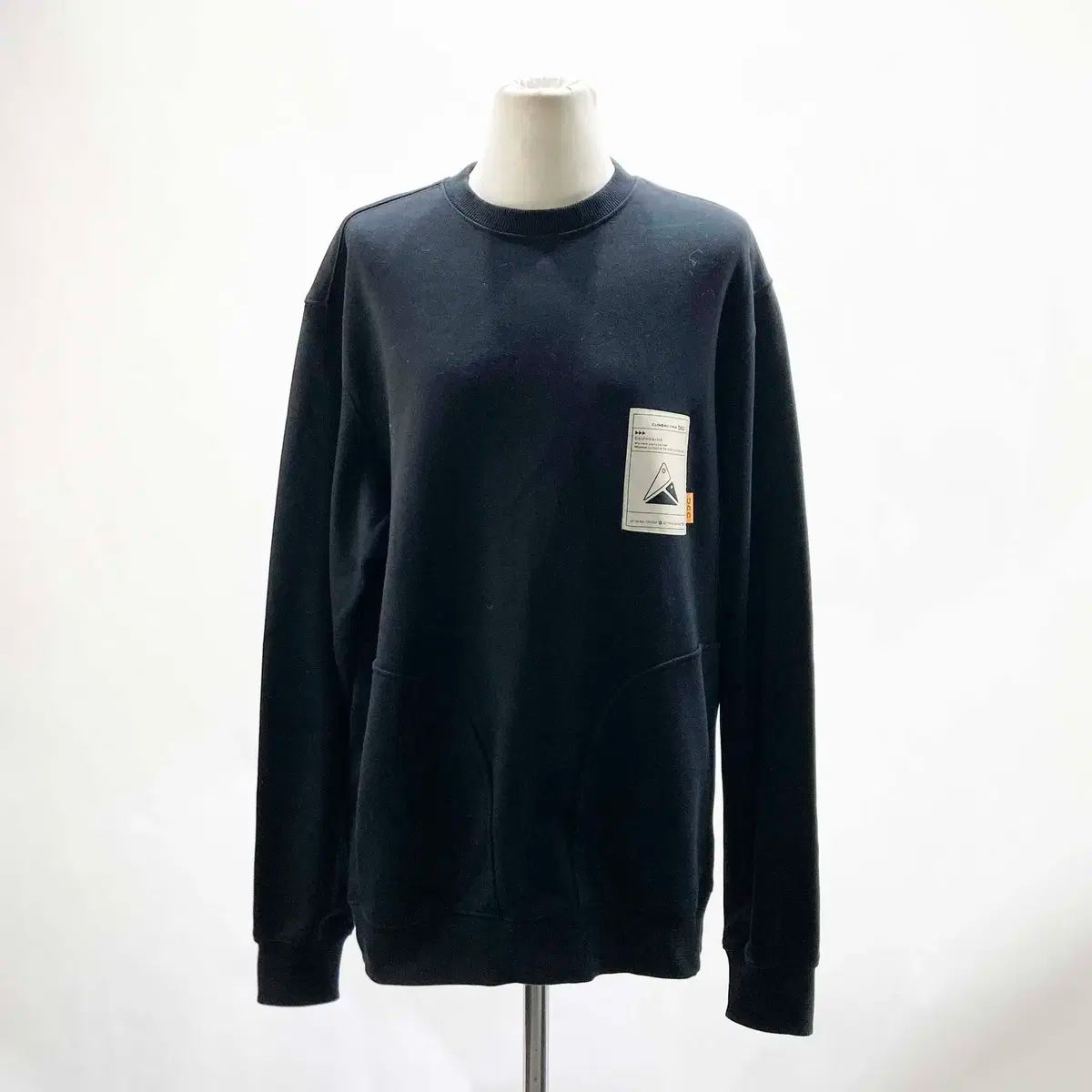 【雷市場（ポンジャン）商品韓国直送】 BLACK YAK(ブラックヤク) 2021 メンズトレーナー 95 ジンの感覚
