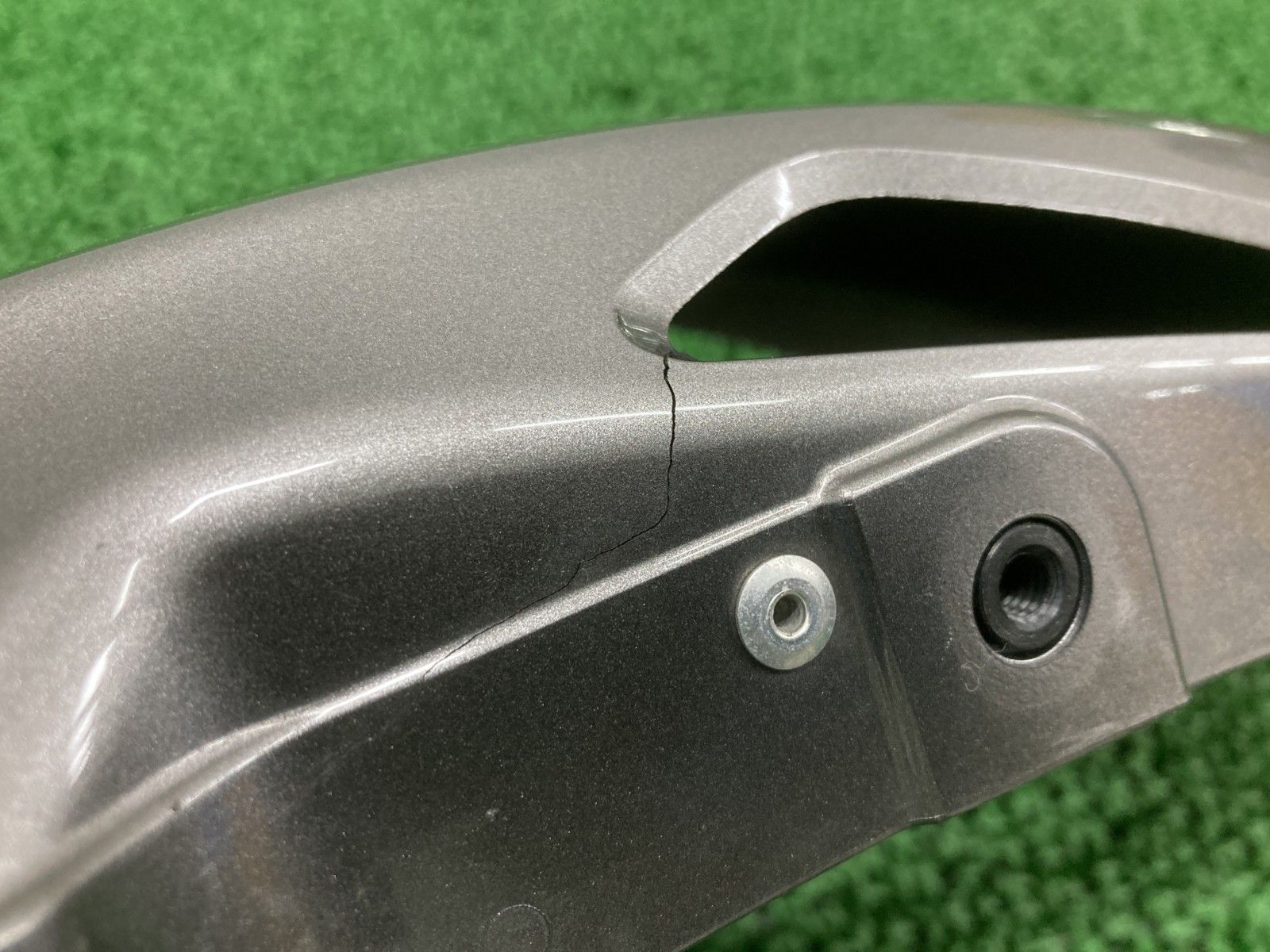 ZRX1200ダエグ フロントフェンダー ガンM 35004-0138 カワサキ 純正 ZR1200D ZRT20D DAEG 修復素材に コケキズ無し 【中古】 37 バイク ZRX1200ダエグ フロントフェンダー ガンM 35004-0138 カワサキ