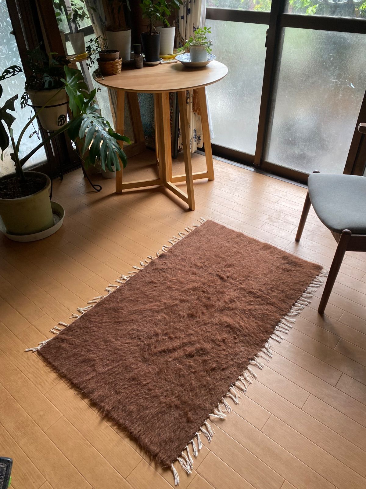 トルコのアンゴラヤギの毛モヘアで織り機で織られたシイルトバッタニイェ あまりない茶色の自然の色のバッタニイェミルクチョコレート色