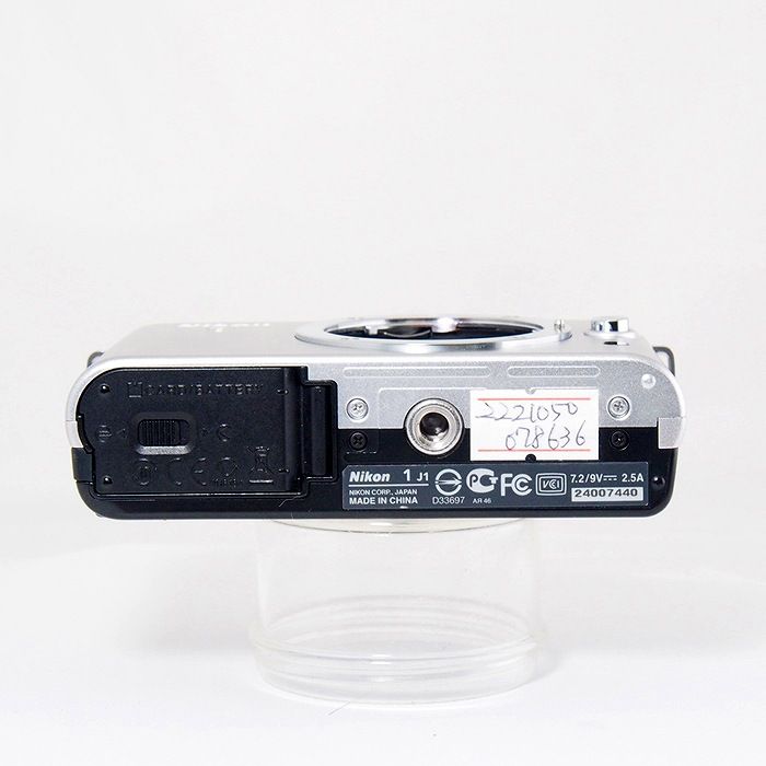 最終値下げ⭐︎Nikon 1 J1 シルバー カメラ レンズセット 最終値下げ⭐︎Nikon 1 J1 シルバー カメラ レンズセット