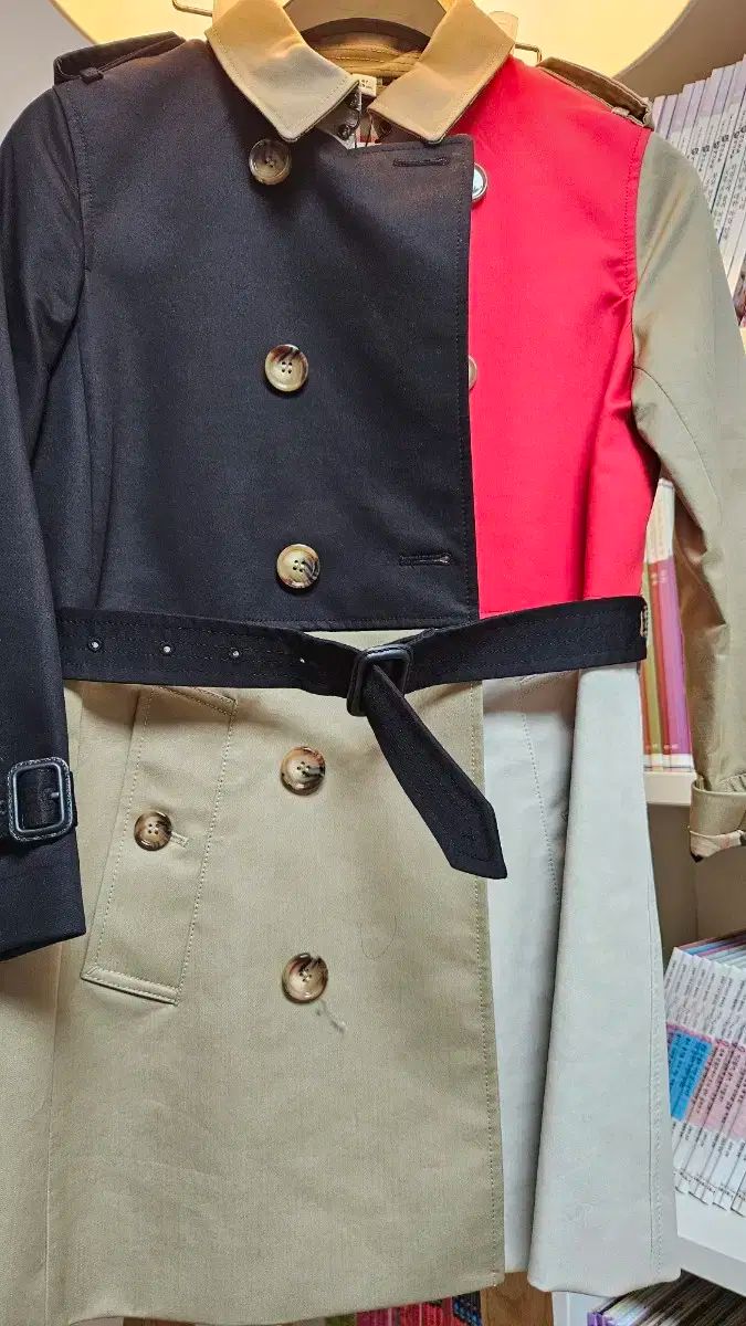 セール中 BURBERRY バーバリー ジュニア カラーブロック トレンチ コート 8y 128cm 【広告期間限定！】