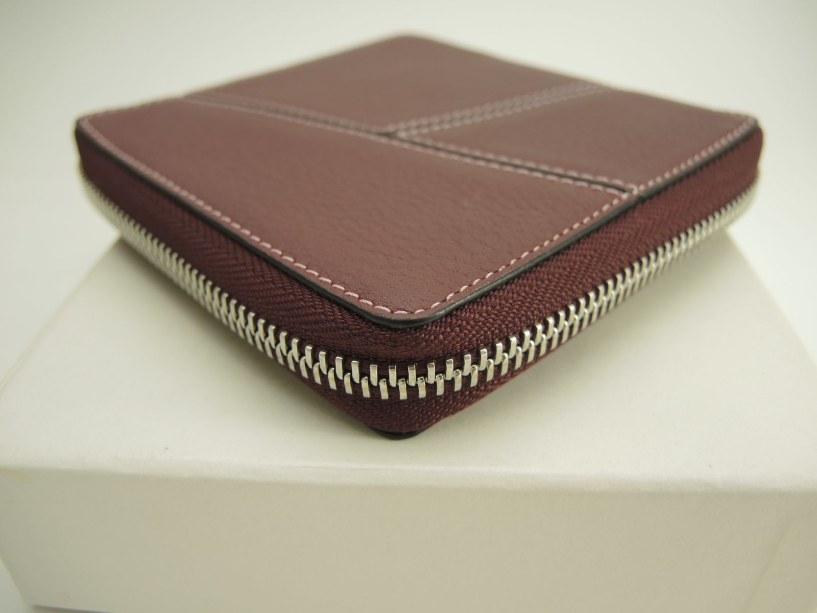【LOEWE】ロエベ 財布 LOEWE（ロエベ） Classic Slim Conpact Wallet C779W73X01 : LaG