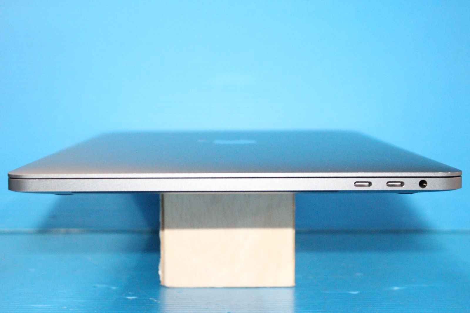 □Apple□ MacBook Pro (13-inch, 2018, Four Thunderbolt 3 Ports