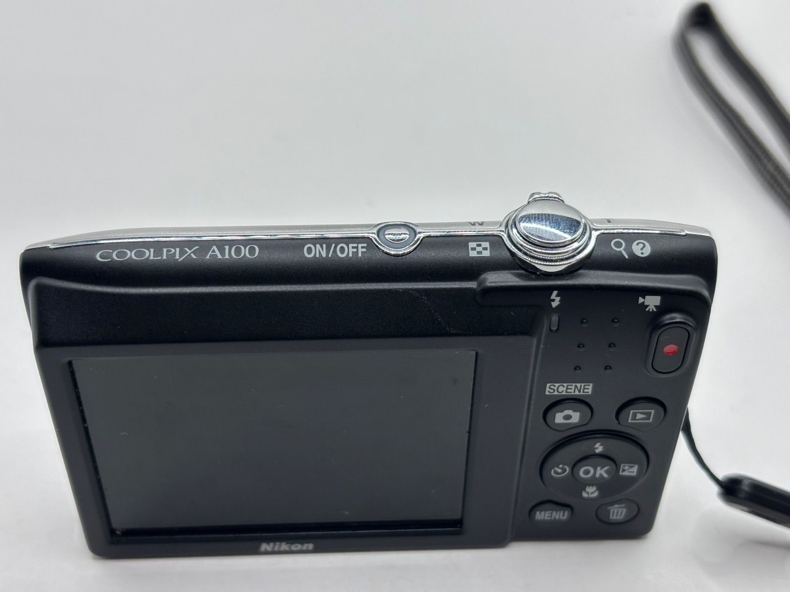 ニコン Nikon COOLPIX A100 デジカメ シルバー 中古品 箱・取説付属