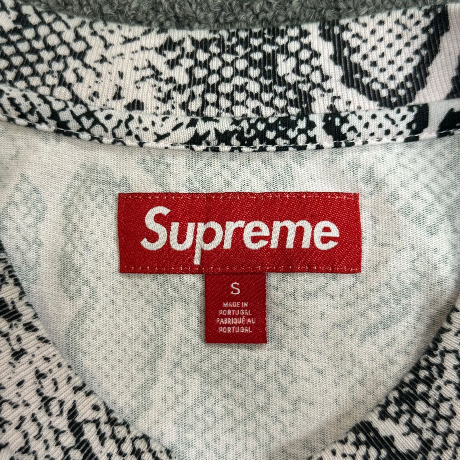 新品未使用　SUPREME スネーク柄　スモールボックスロゴ　半袖Tシャツ 新品未使用 SUPREME スネーク柄 スモールボックスロゴ 半袖Tシャツ