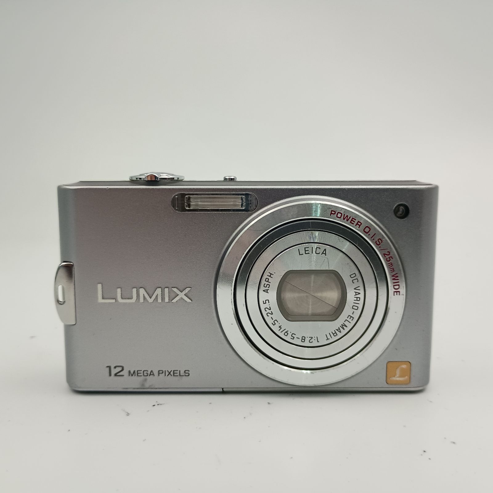 パナソニックデジカメ　 LUMIX DMC-FX60 シルバー Amazon | パナソニック デジタルカメラ LUMIX (ルミックス) FX60