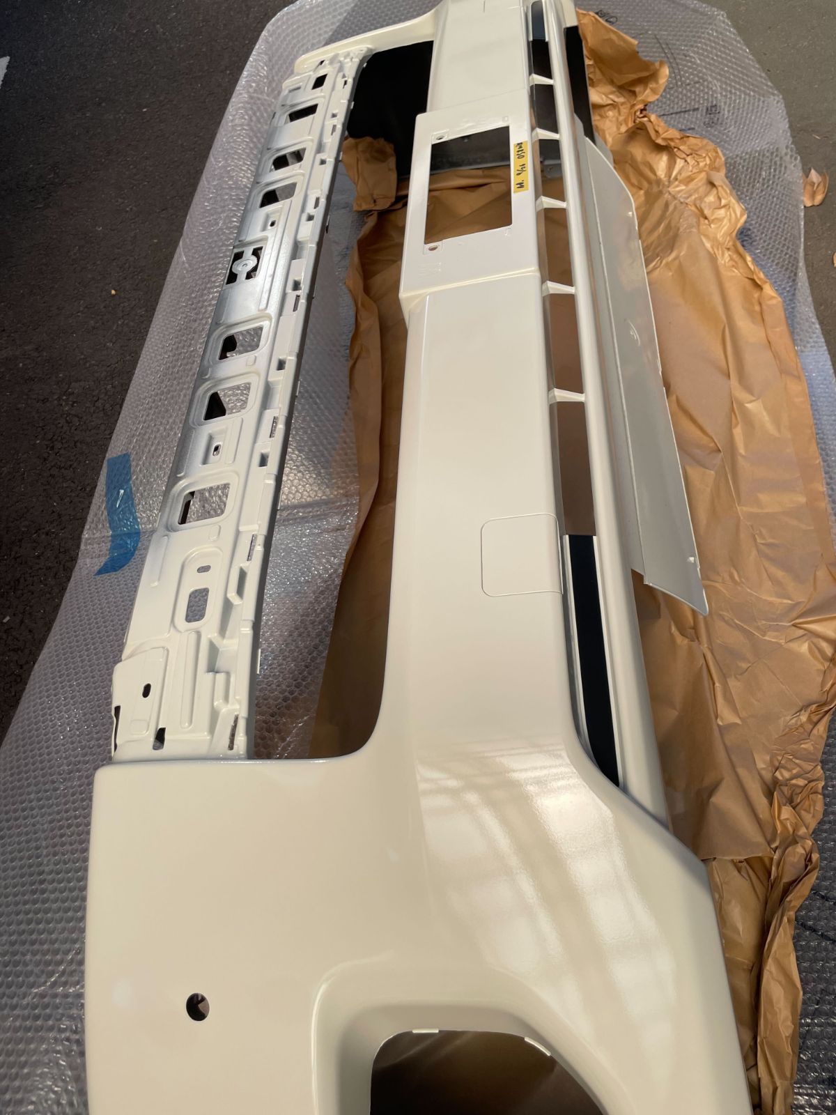 ハイエーススーパーロングワイド フロントバンパー058 目立った傷汚れ無し 新古車外し