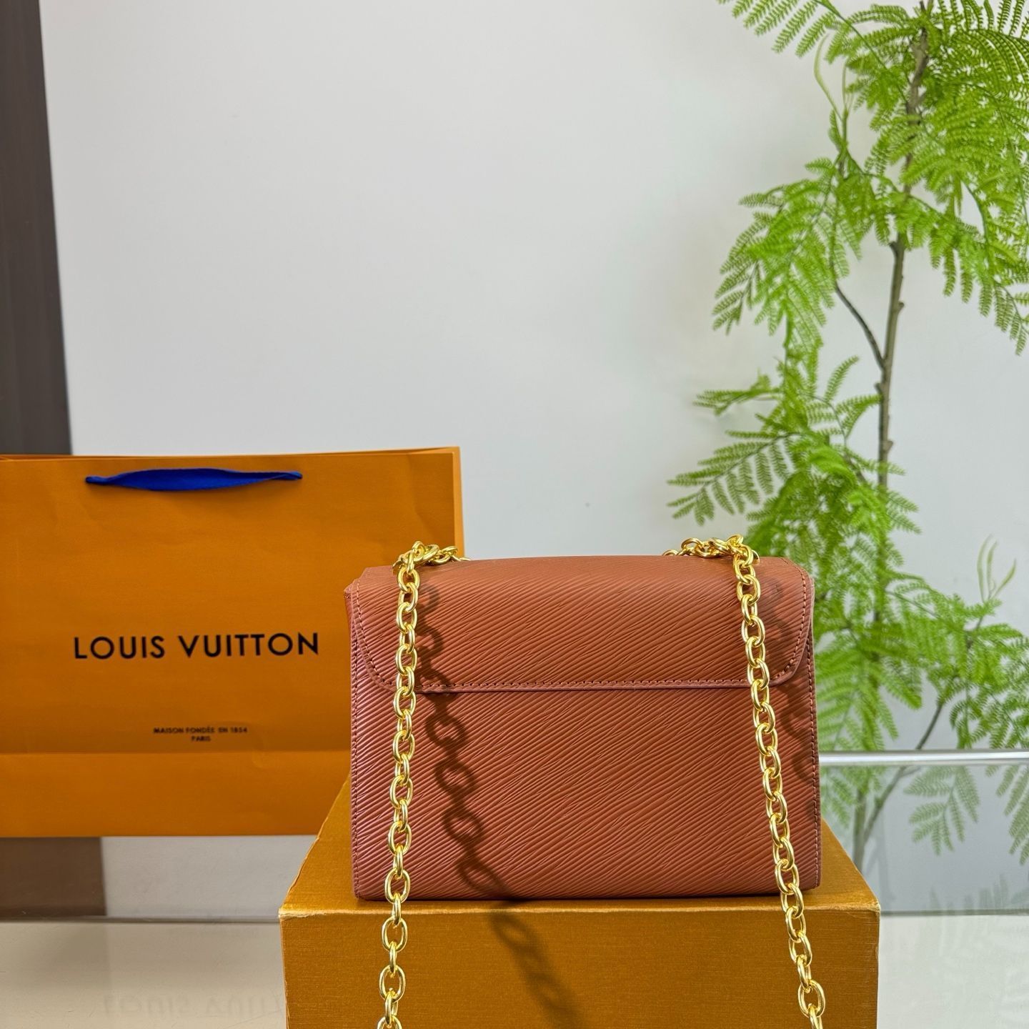 【ルイヴィトン】 LV × TM ツイスト MM 23 x 16 x 8 cm ツイスト MM エピ｜ルイ・ヴィトン 公式サイト - M21554