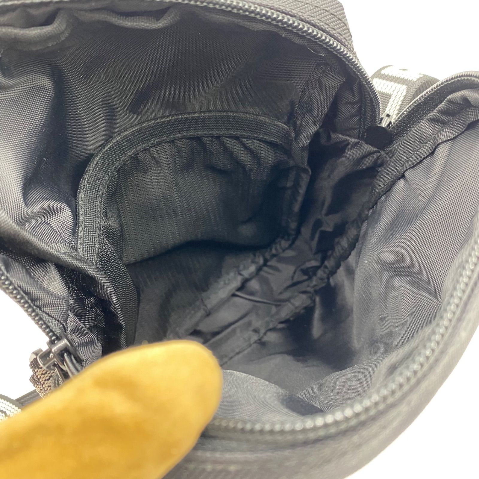 SUPREAM シュプリーム ショルダーバッグ 斜めがけ ブラック ロゴ 18SS