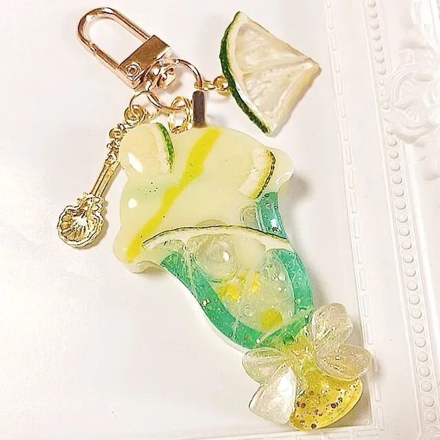 Summerソーダ　トラ　シャカシャカキーホルダー　フェイクスイーツ　チャーム cafeライムソーダ◇シェイカーキーホルダー チャーム フェイク