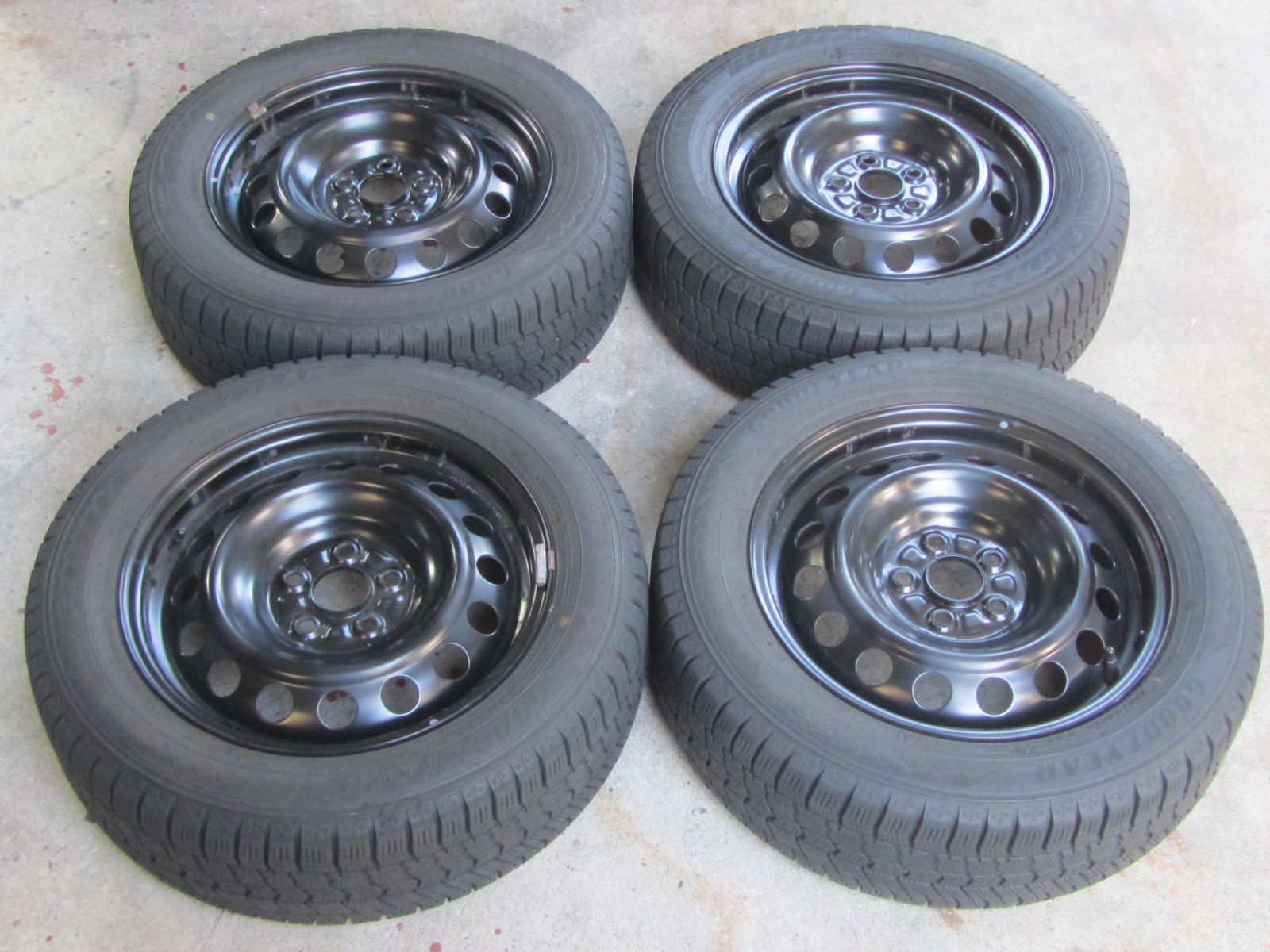 人気商品 185|60R15 スタッドレス グッドイヤー アイスナビ8 170系シエンタ外し