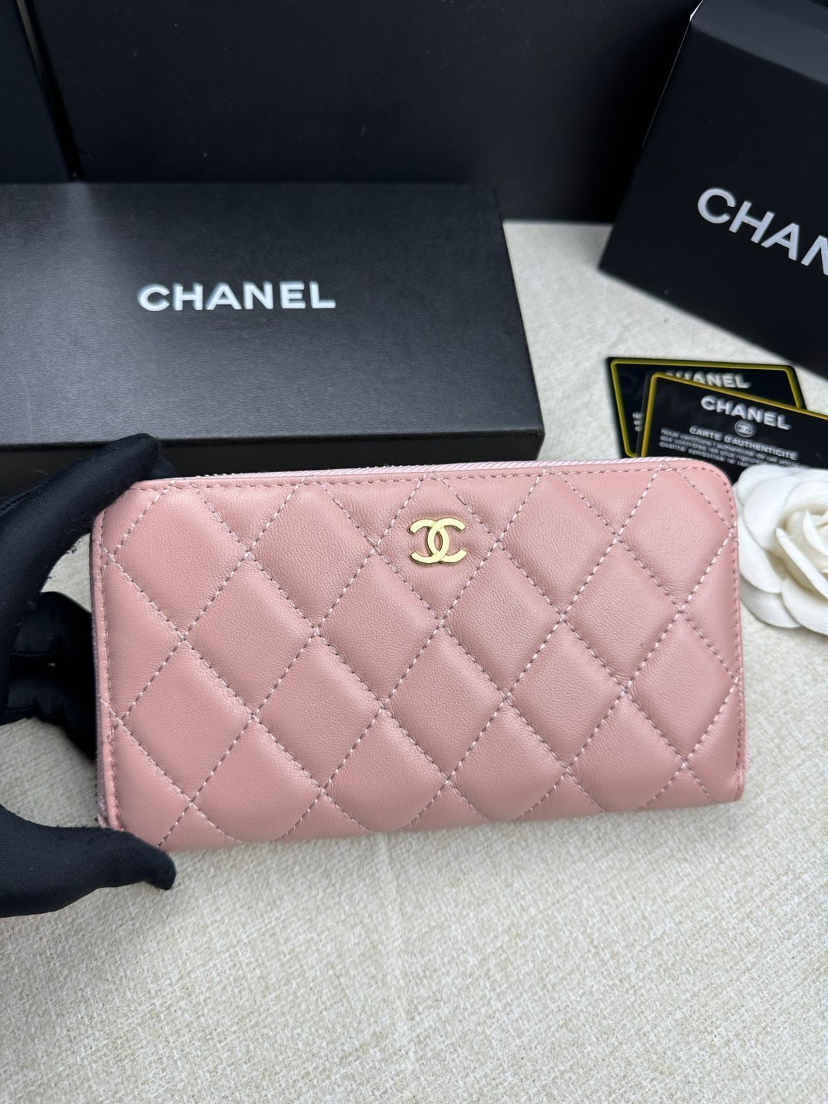 このピンクが超レア♡_星ロゴ_CHANEL_二つ折_財布_ラム シャネル 24C 二つ折りウォレット CC星ロゴ ホットピンク
