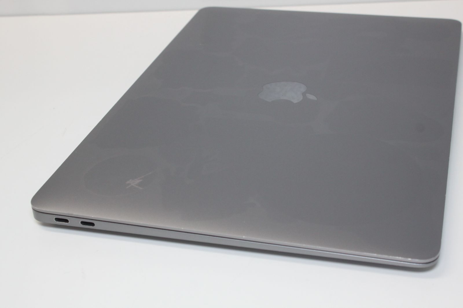 MacBook Air（Retina,13インチ,2019）128GB/8GB〈MVFH2J/A〉④ 中古品  