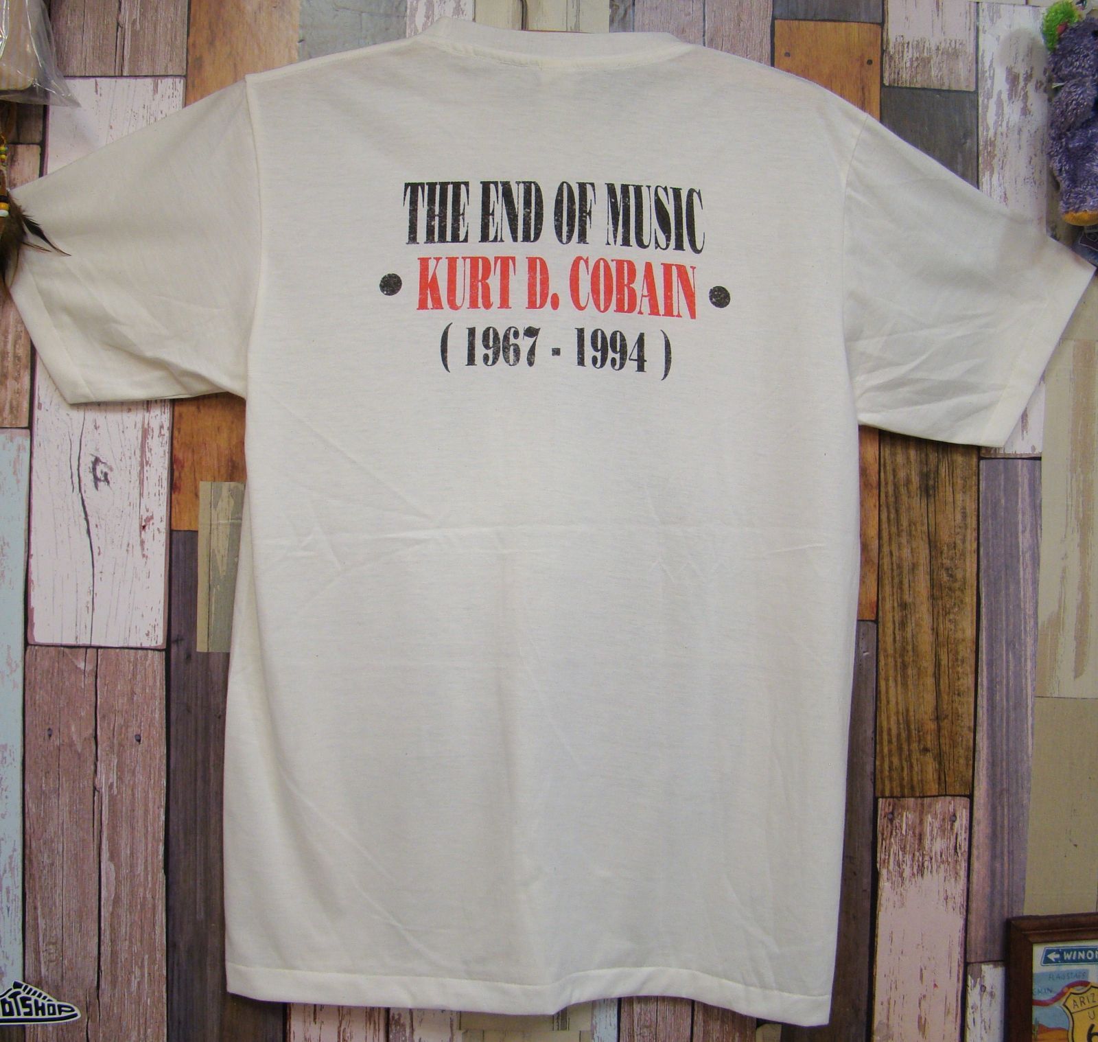 新品カートコバーン【Kurt Cobain】ニルヴァーナ☆バンドTシャツ