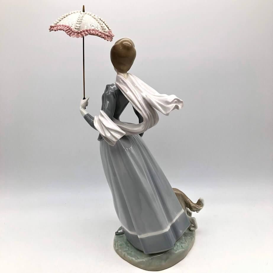 リヤドロ 愛犬とかける貴婦人 ss7922 【中古】 リヤドロ 陶器人形 愛犬とかける貴婦人