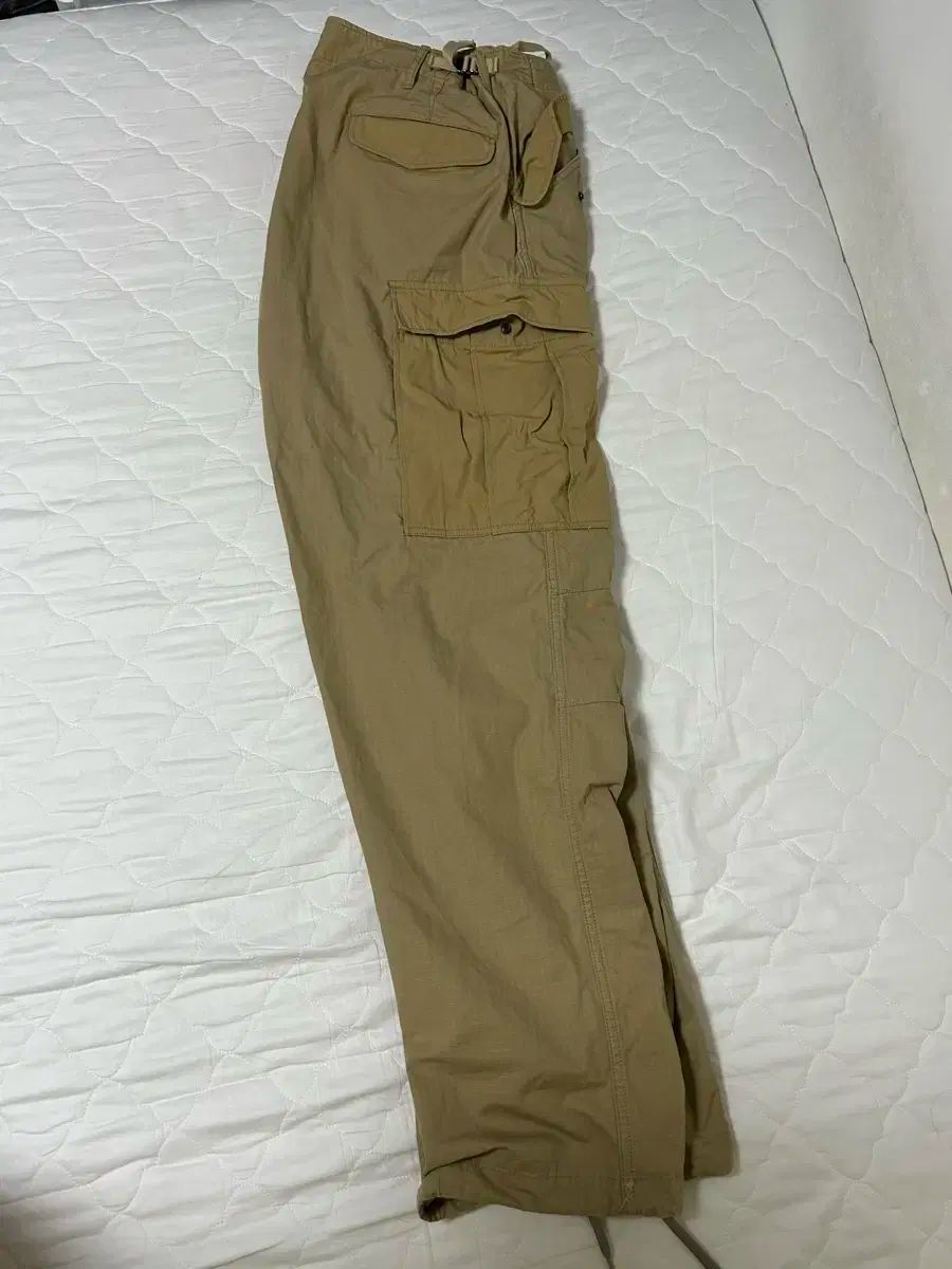 nanamica カーゴパンツ ベージュ