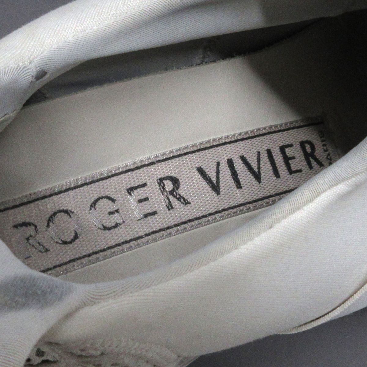RogerVivier(ロジェヴィヴィエ) スニーカー 37 1/2 レディース - 白×クリア ビジュー 化学繊維 - メルカリ